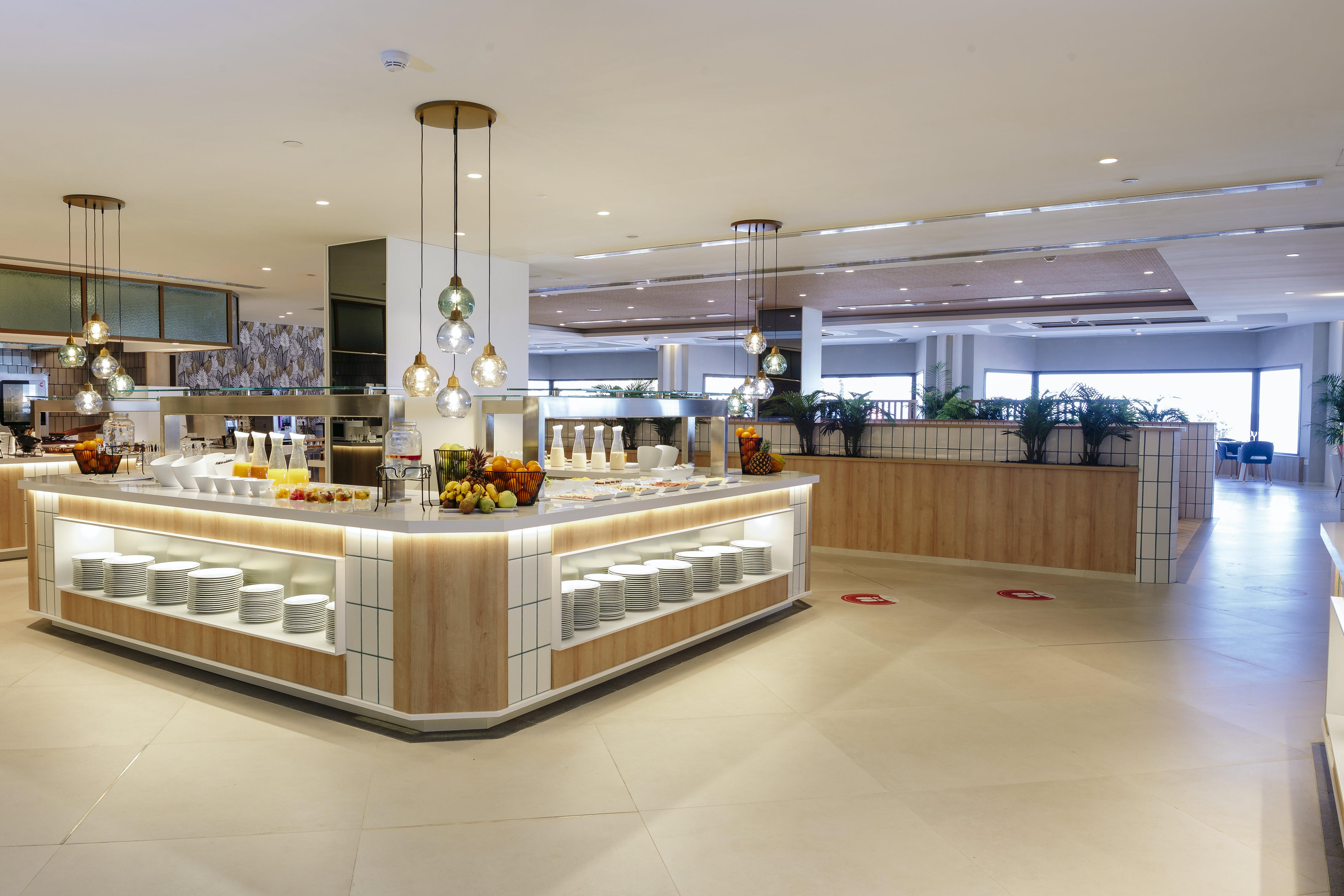 Cristina By Tigotan Palmas Hotel